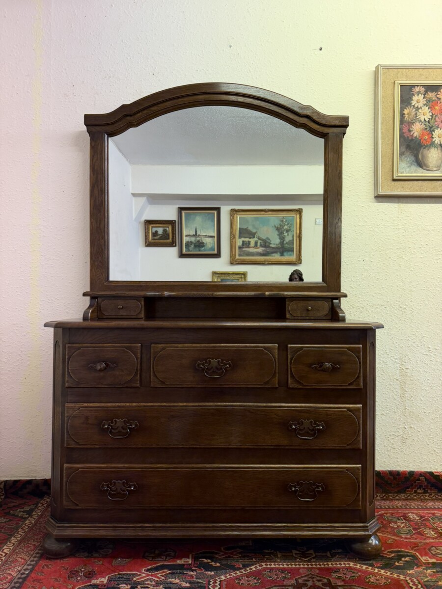 OUTSTANDING QUALITY OAK DRESSING CHEST