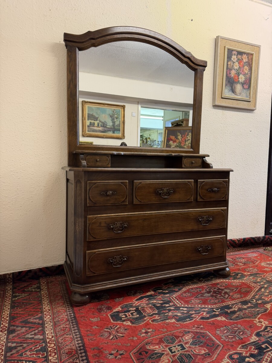 OUTSTANDING QUALITY OAK DRESSING CHEST - Image 2