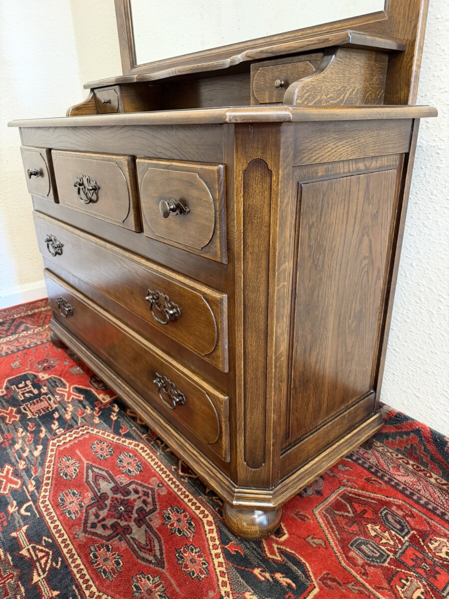 OUTSTANDING QUALITY OAK DRESSING CHEST - Image 4