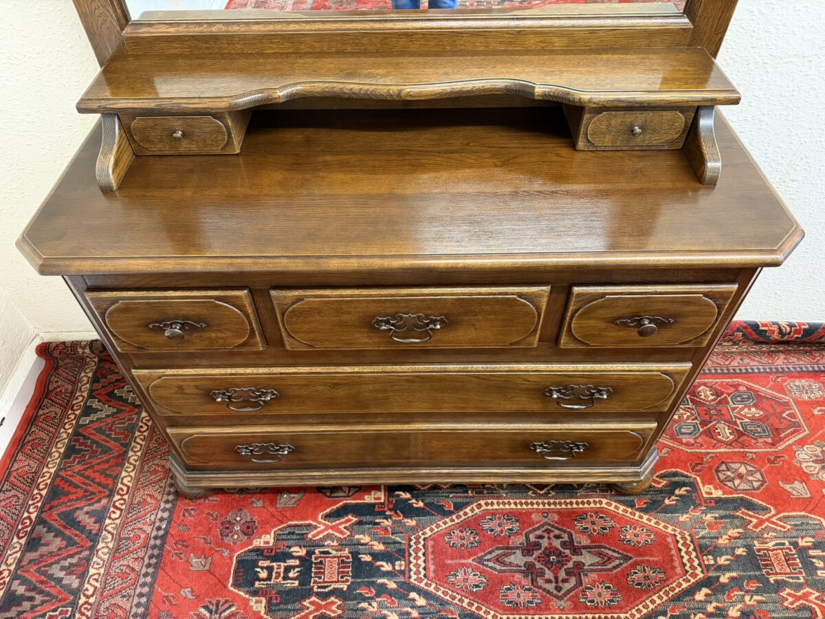 OUTSTANDING QUALITY OAK DRESSING CHEST - Image 5