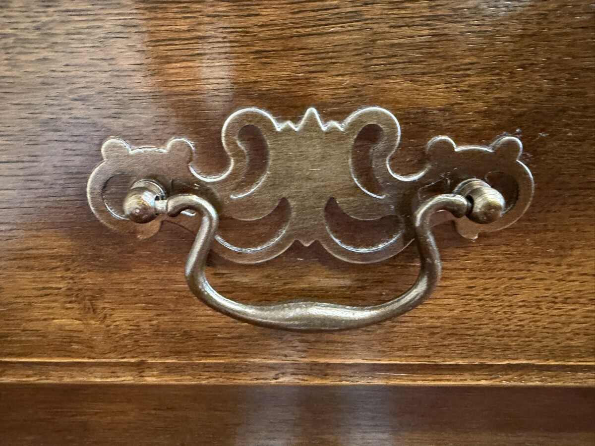 OUTSTANDING QUALITY OAK DRESSING CHEST - Image 6