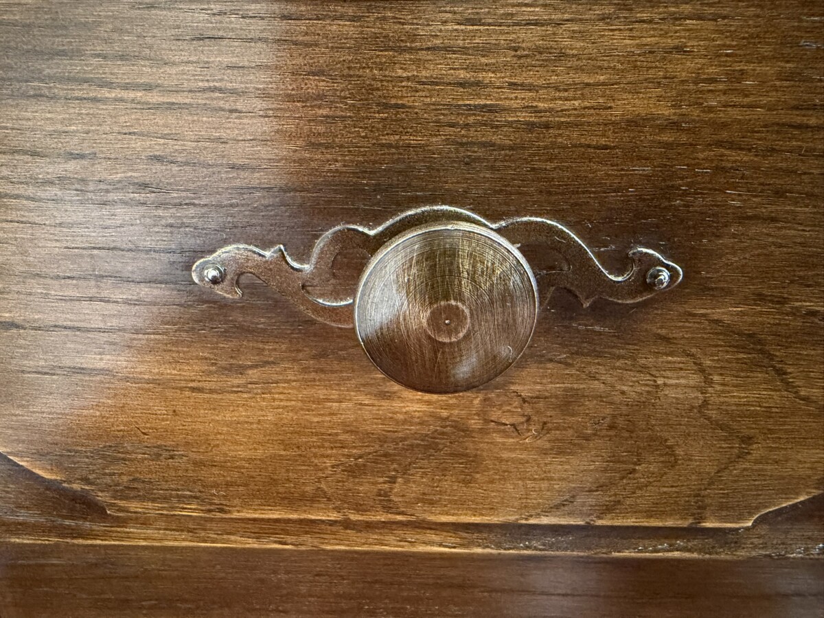 OUTSTANDING QUALITY OAK DRESSING CHEST - Image 7