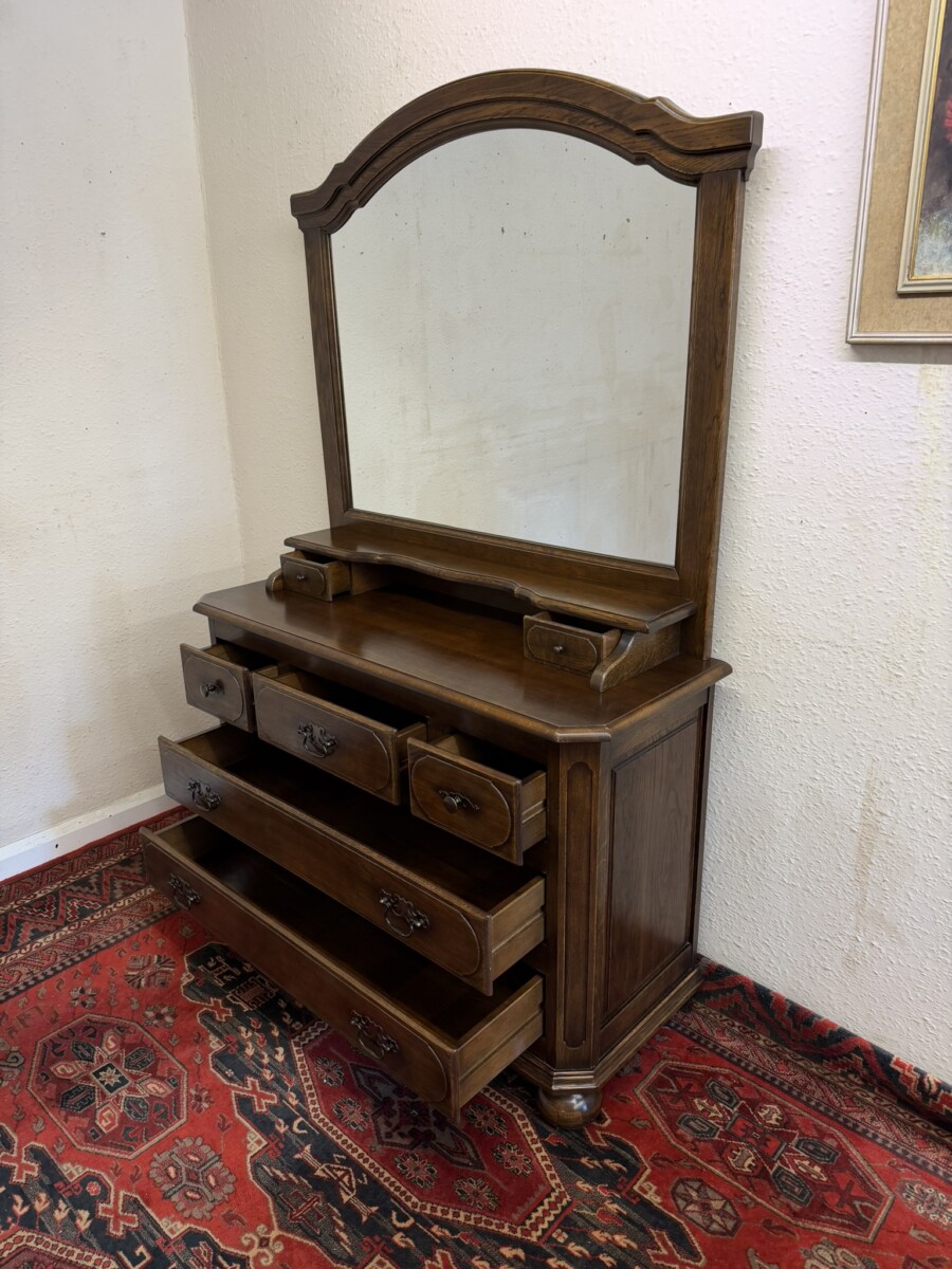 OUTSTANDING QUALITY OAK DRESSING CHEST - Image 8