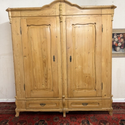 QUALITY ANTIQUE FRENCH PINE ARMOIRE/WARDROBE CIRCA 1900