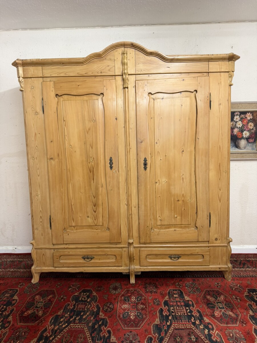 QUALITY ANTIQUE FRENCH PINE ARMOIRE/WARDROBE CIRCA 1900