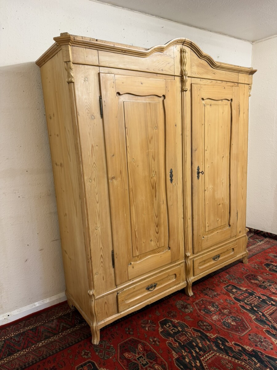 QUALITY ANTIQUE FRENCH PINE ARMOIRE/WARDROBE CIRCA 1900 - Image 2