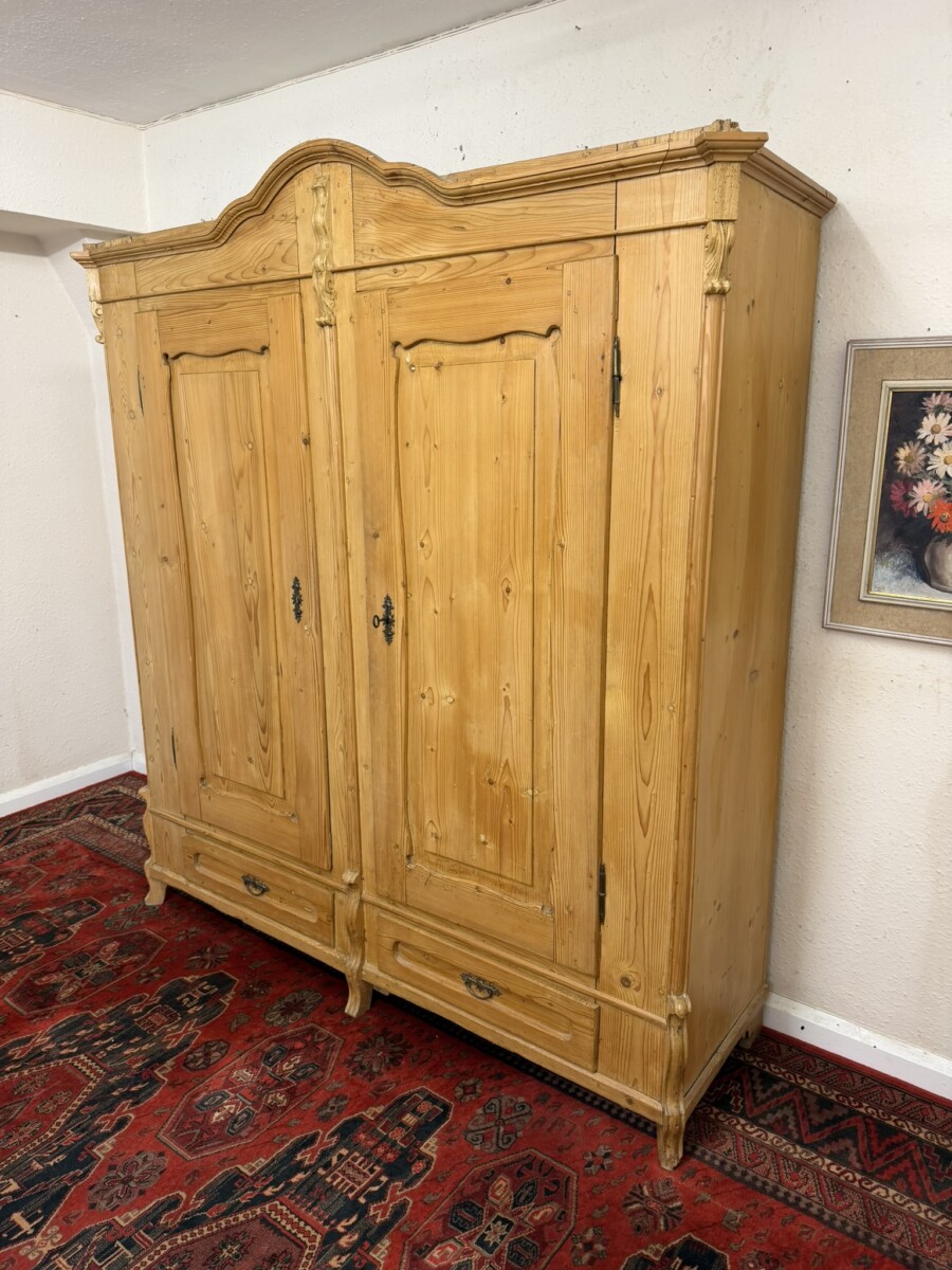 QUALITY ANTIQUE FRENCH PINE ARMOIRE/WARDROBE CIRCA 1900 - Image 3