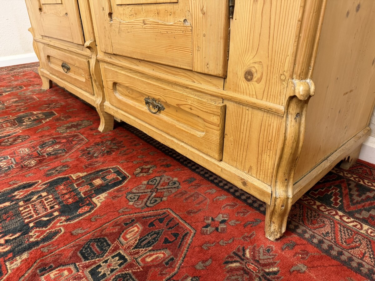 QUALITY ANTIQUE FRENCH PINE ARMOIRE/WARDROBE CIRCA 1900 - Image 6