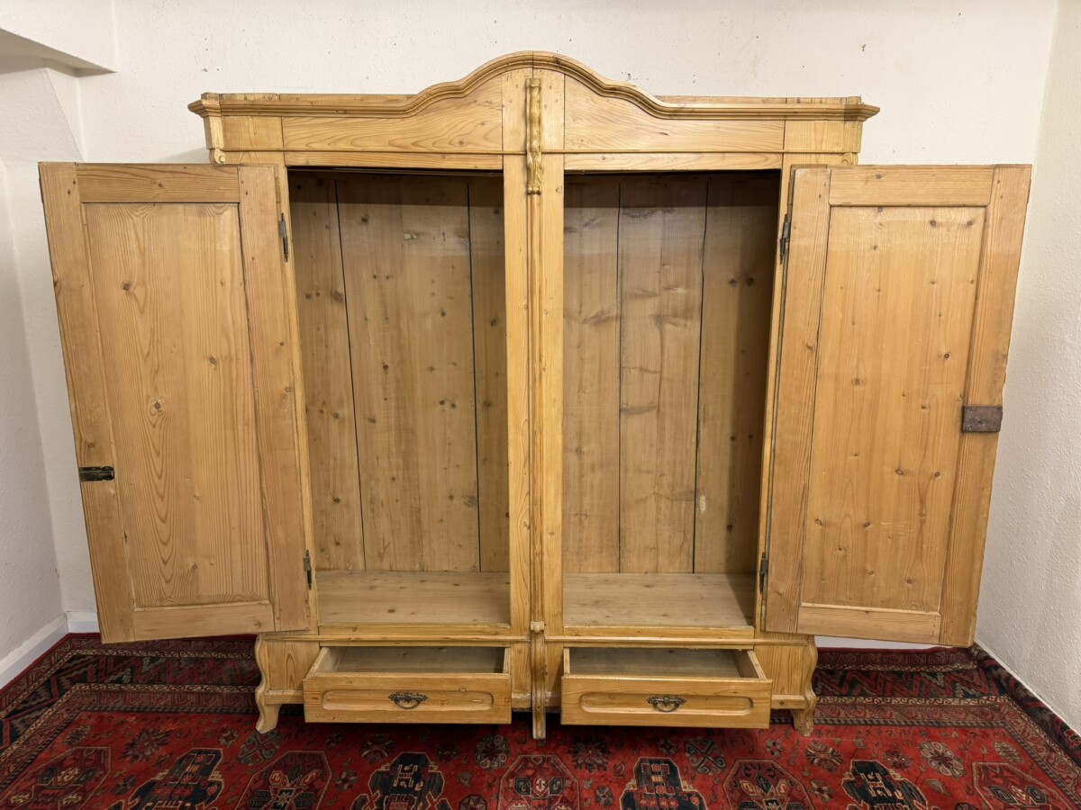QUALITY ANTIQUE FRENCH PINE ARMOIRE/WARDROBE CIRCA 1900 - Image 8