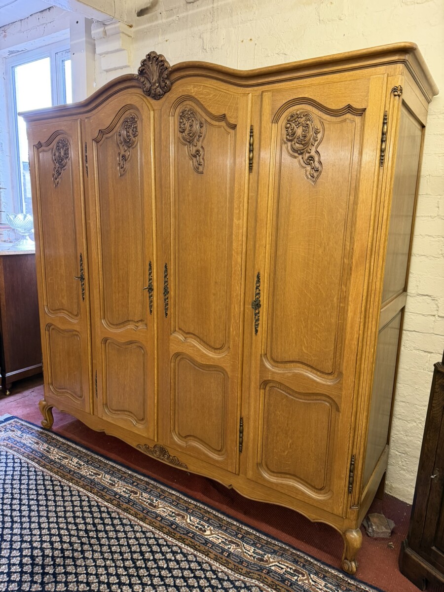 FRENCH CARVED OAK FOUR DOOR ARMOIRE/WARDROBE - Image 3