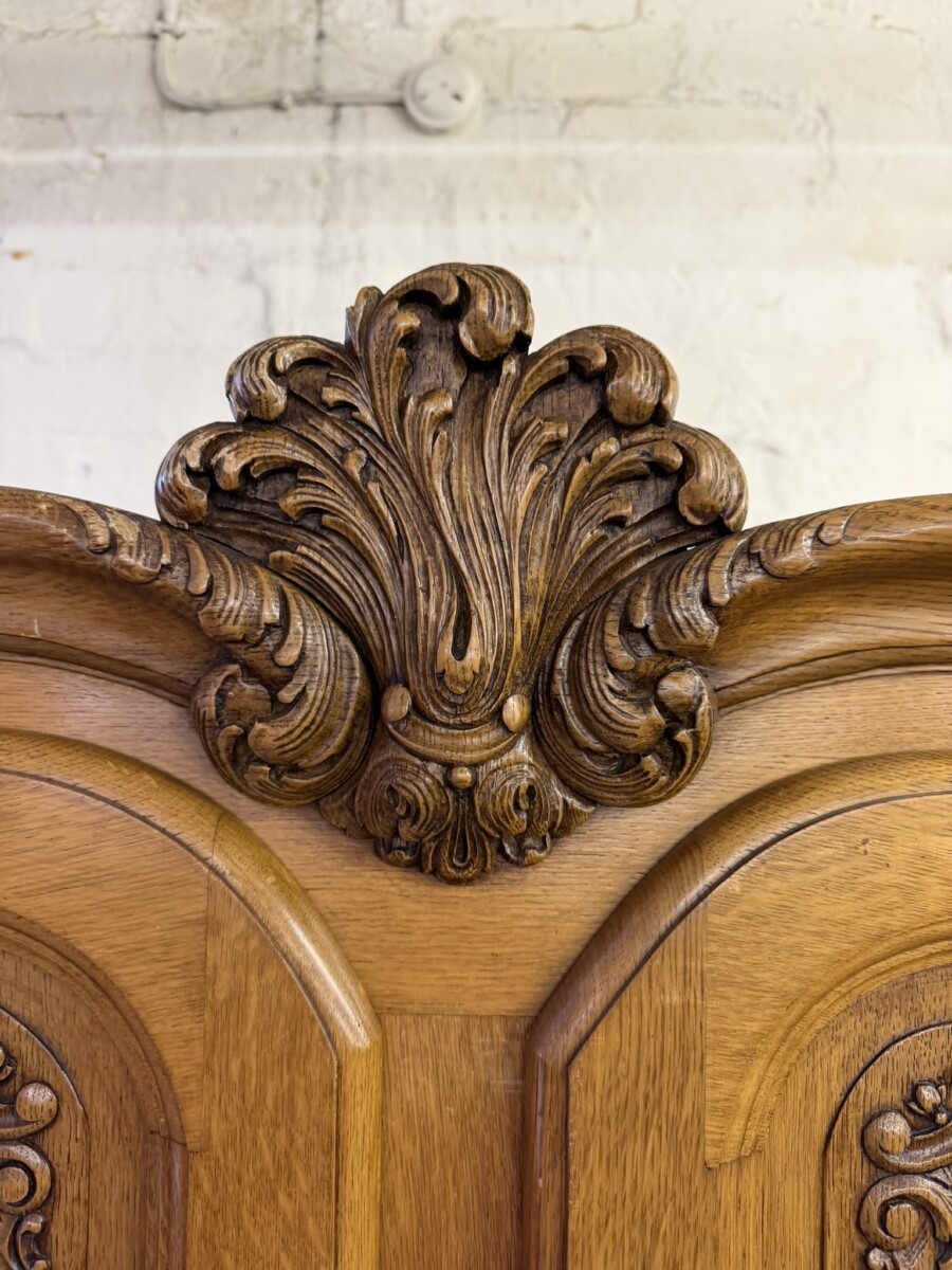 FRENCH CARVED OAK FOUR DOOR ARMOIRE/WARDROBE - Image 4