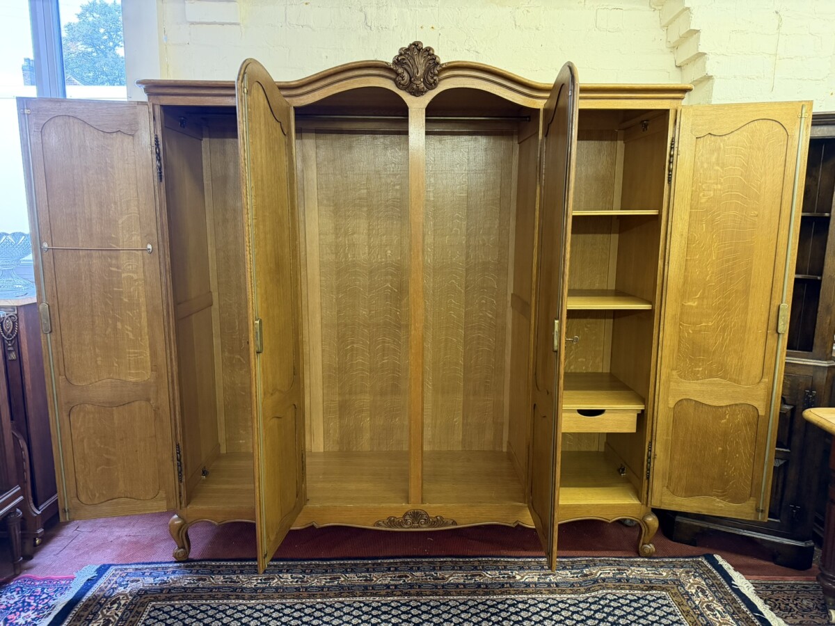 FRENCH CARVED OAK FOUR DOOR ARMOIRE/WARDROBE - Image 6