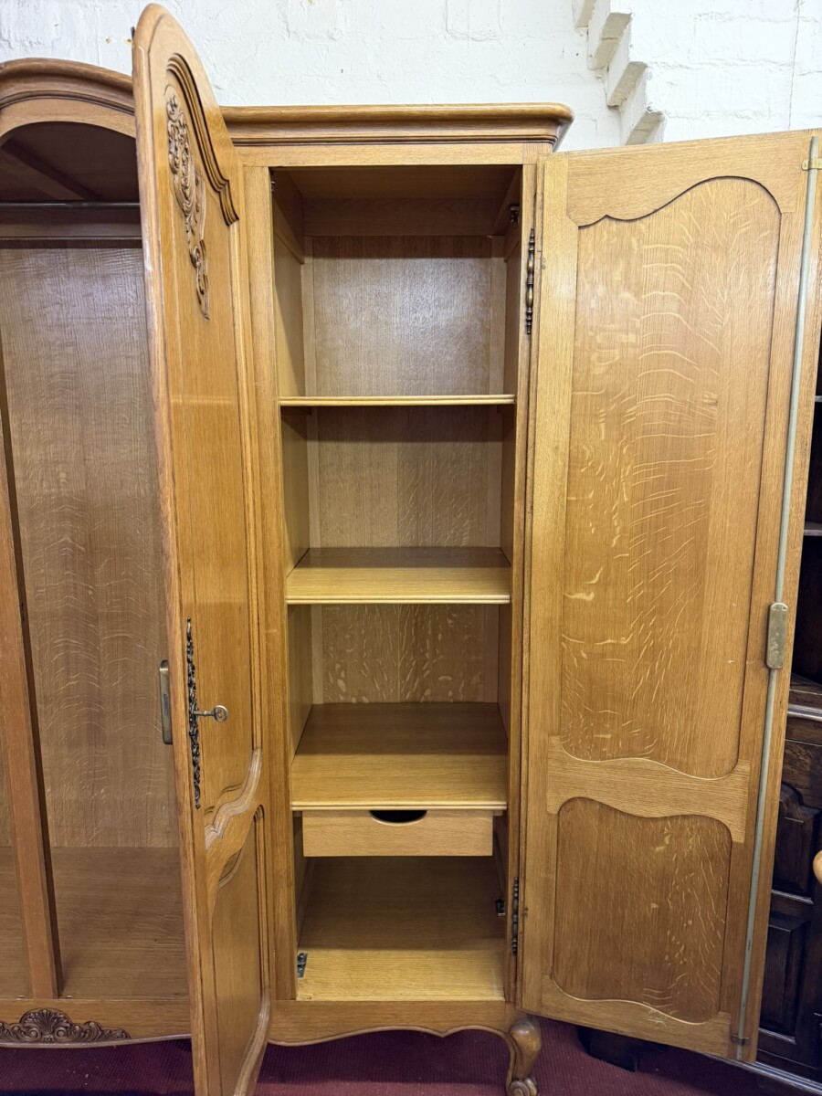FRENCH CARVED OAK FOUR DOOR ARMOIRE/WARDROBE - Image 8