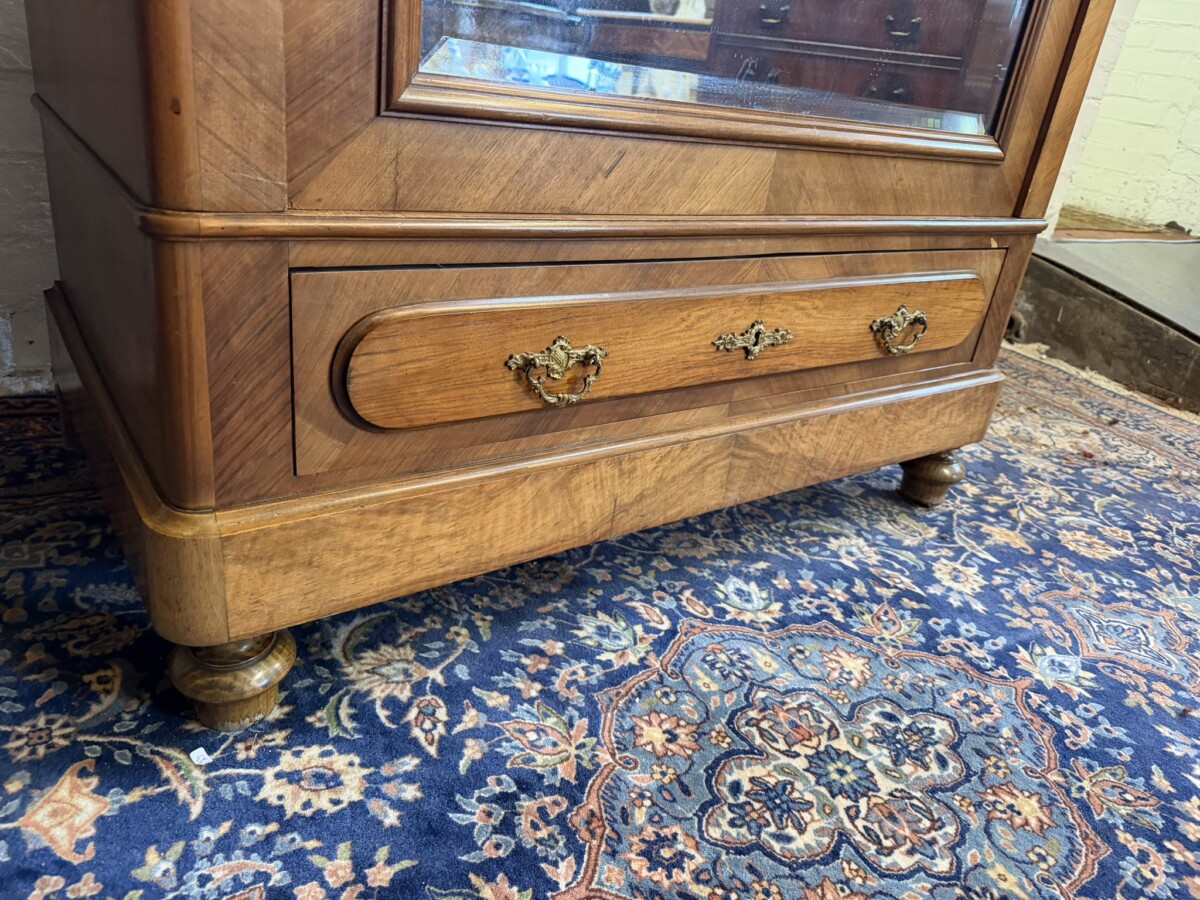 ANTIQUE FRENCH WALNUT MIRROR DOOR ARMOIRE/WARDOBE CIRCA 1890 - Image 6