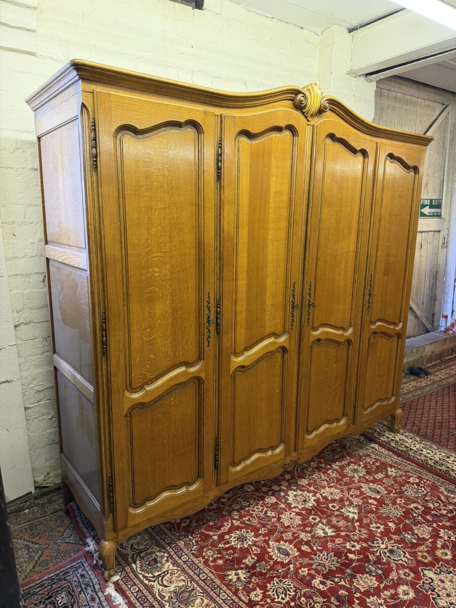 FRENCH OAK FOUR DOOR ARMOIRE/WARDROBE - Image 9