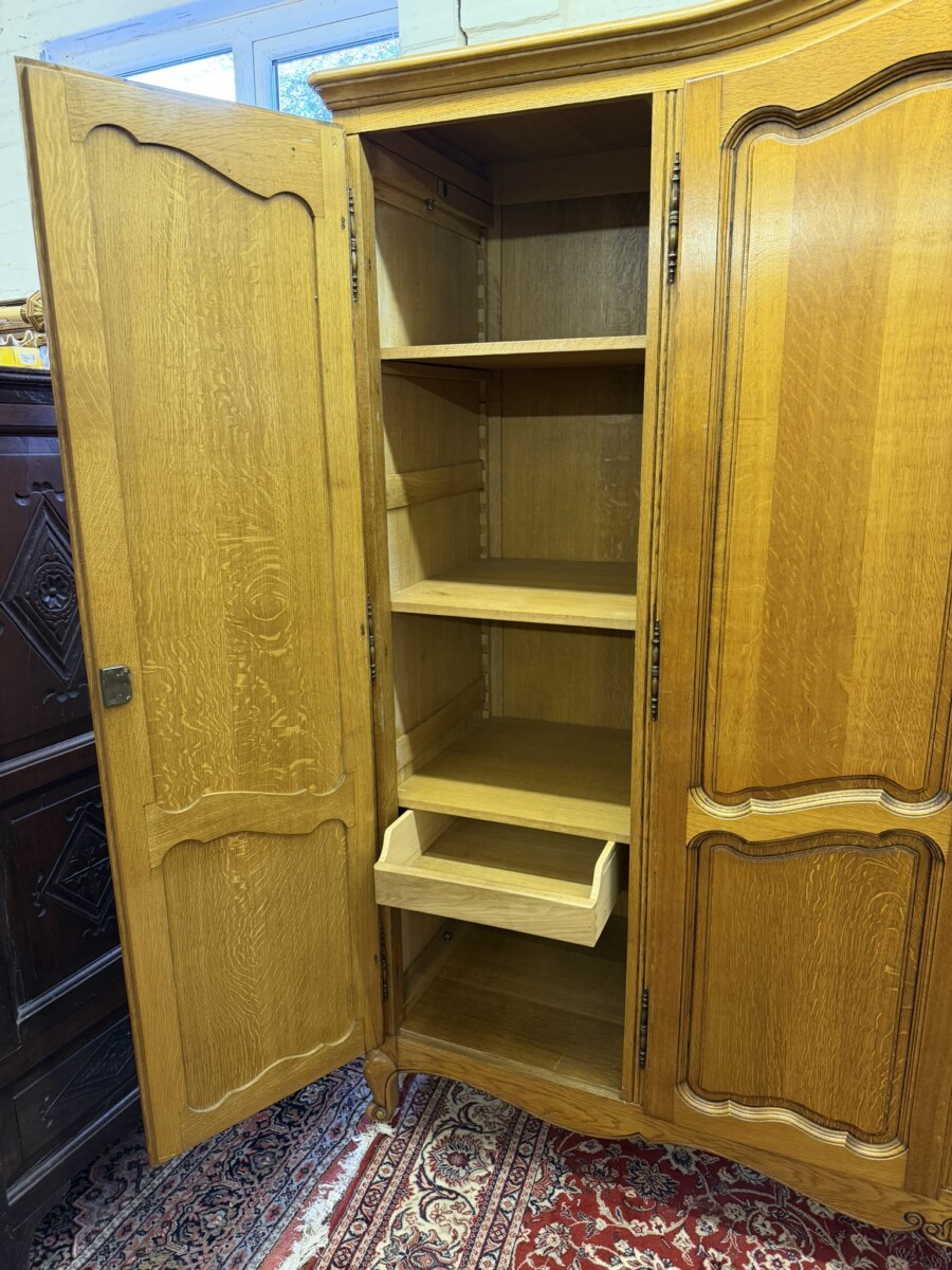 FRENCH OAK FOUR DOOR ARMOIRE/WARDROBE - Image 5