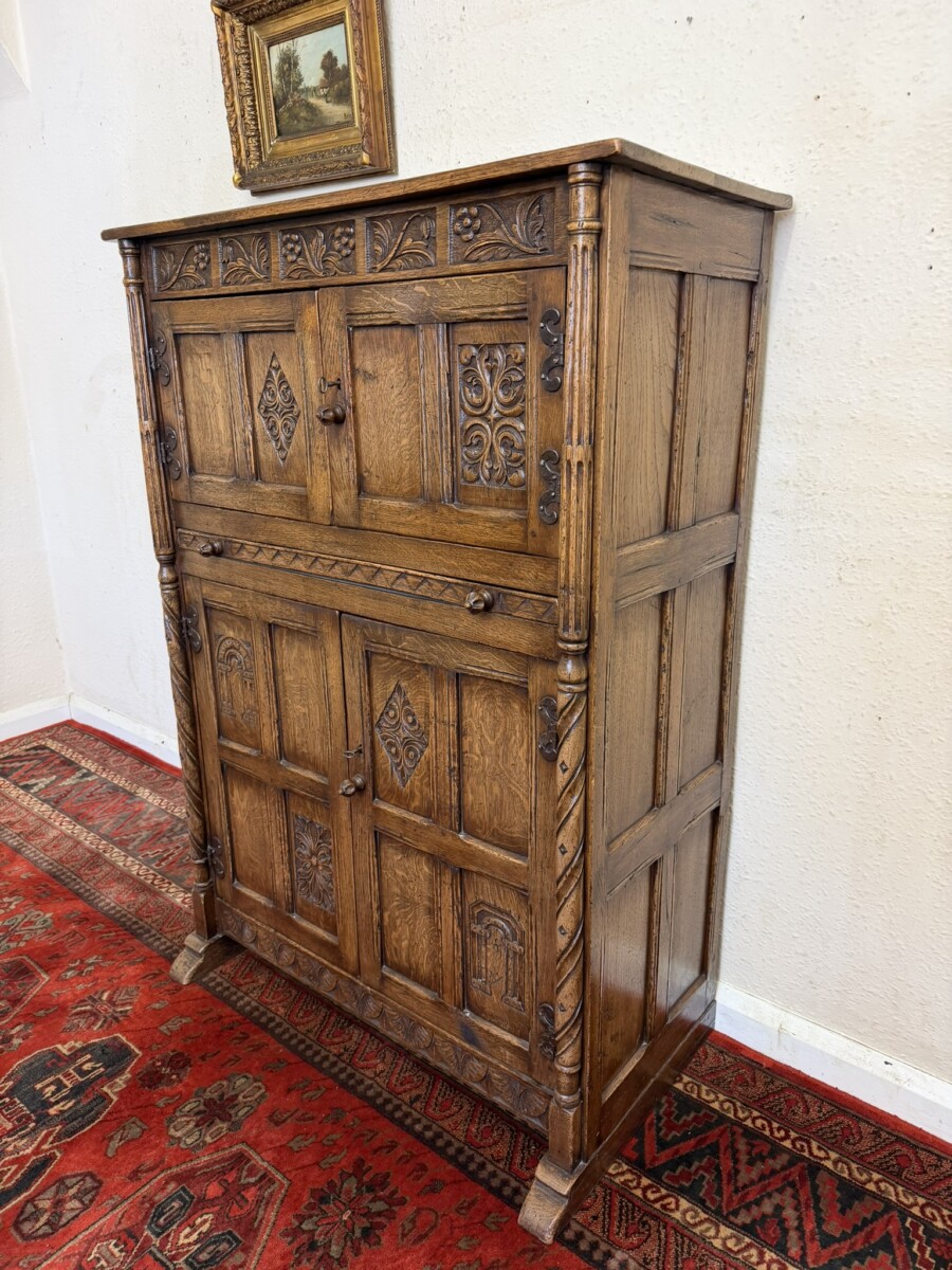 CARVED OAK CUPBOARD/DRINKS CABINET - Image 2