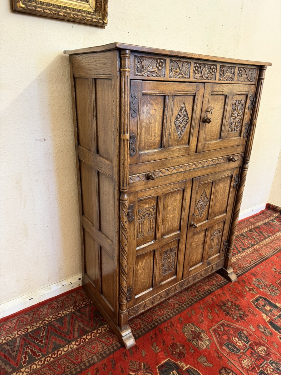 CARVED OAK CUPBOARD/DRINKS CABINET - Image 3