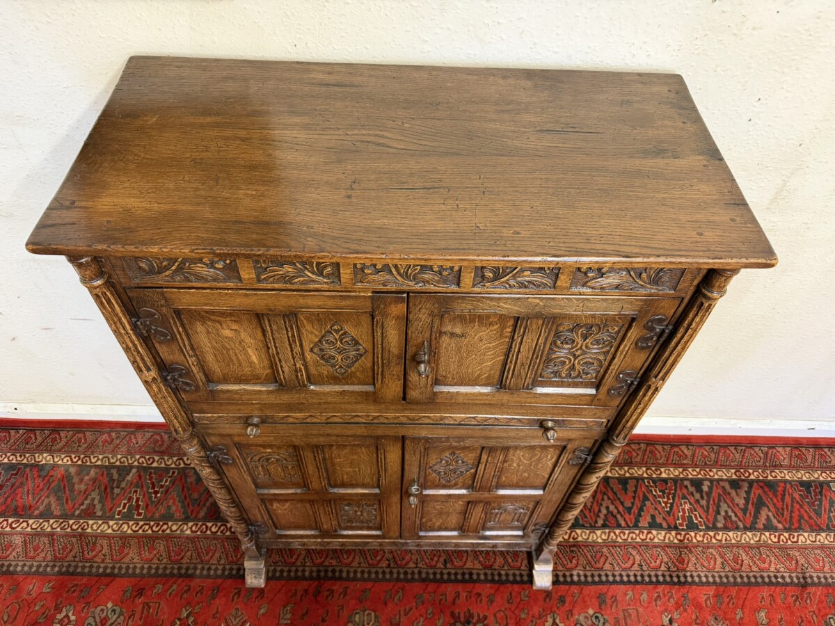 CARVED OAK CUPBOARD/DRINKS CABINET - Image 4
