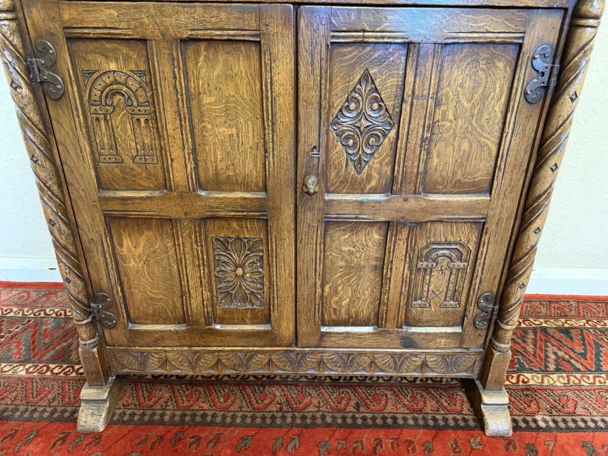 CARVED OAK CUPBOARD/DRINKS CABINET - Image 6