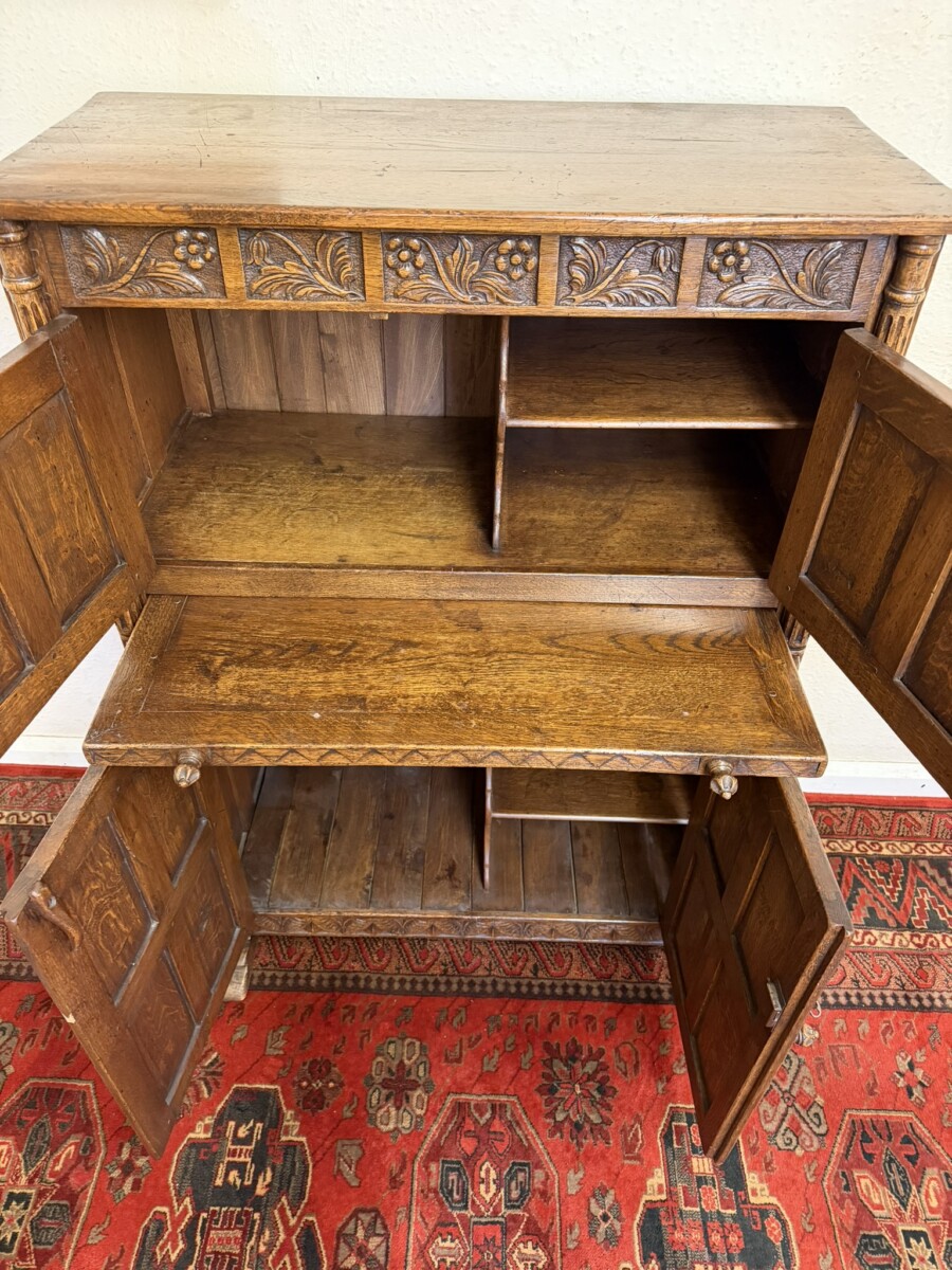 CARVED OAK CUPBOARD/DRINKS CABINET - Image 8