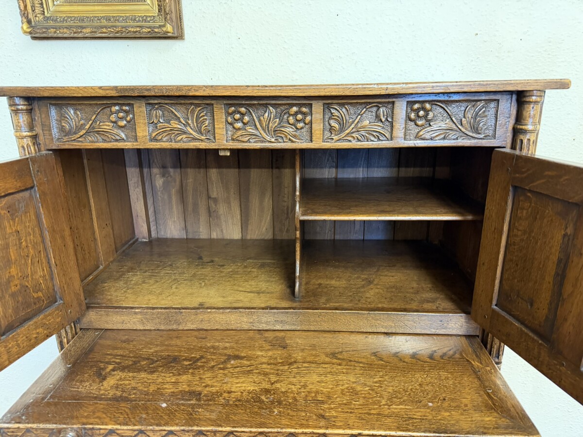 CARVED OAK CUPBOARD/DRINKS CABINET - Image 10