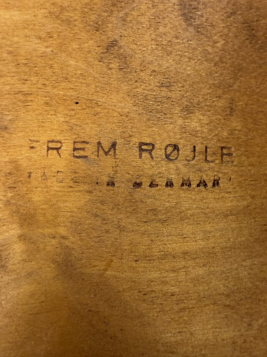 HANS OLSEN FREM ROJLE DANISH MID CENTURY TEAK ROUNDETTE TABLE & CHAIRS CIRCA 1960 - Image 4
