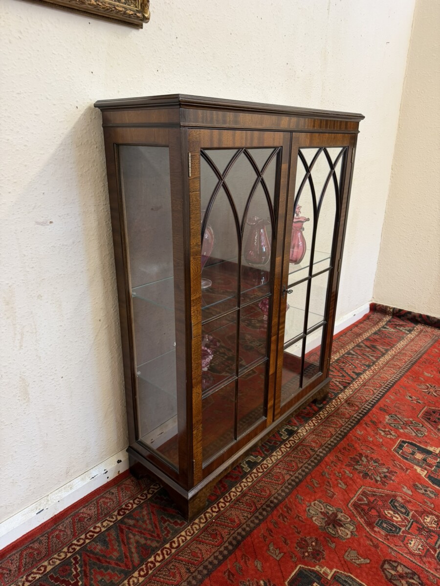 QUALITY FLAME MAHOGANY GLAZED DISPLAY CABINET - Image 3