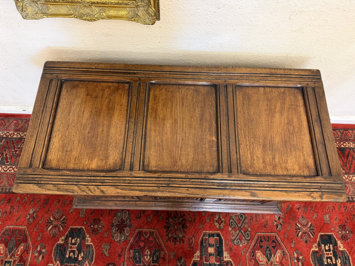 QUALITY CARVED OAK PANELLED COFFER/BLANKET BOX CIRCA 1930 - Image 4