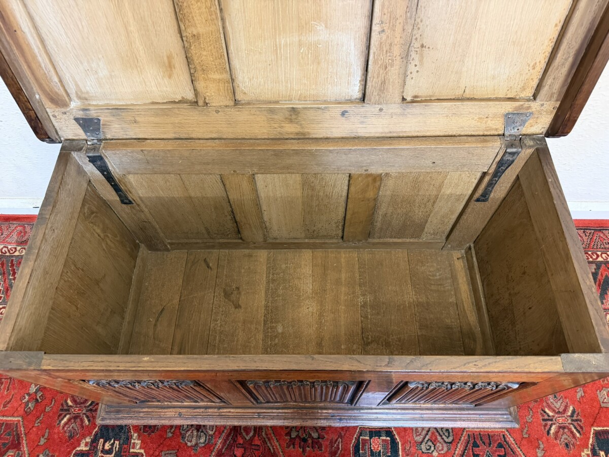 QUALITY CARVED OAK PANELLED COFFER/BLANKET BOX CIRCA 1930 - Image 8