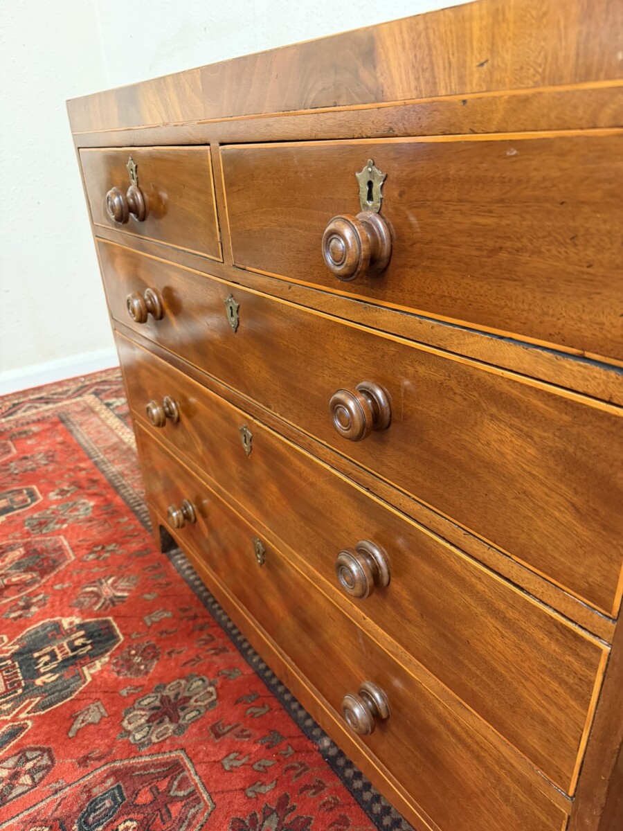 SPLENDID ANTIQUE MAHOGANY INLAID CHEST OF DRAWERS CIRCA 1800 - Image 4