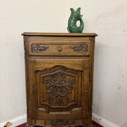 FRENCH CARVED OAK NEAT SIZED CUPBOARD CIRCA 1930