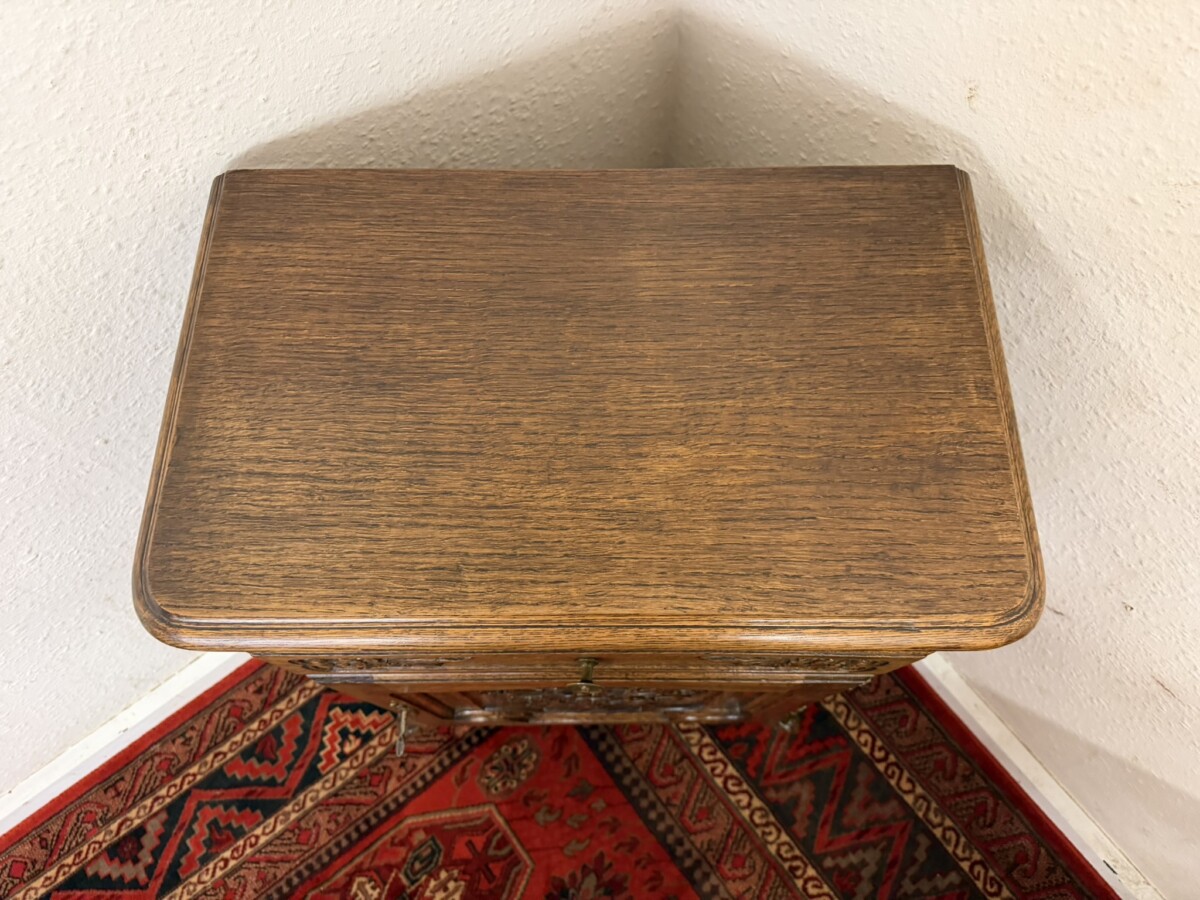 FRENCH CARVED OAK NEAT SIZED CUPBOARD CIRCA 1930 - Image 5