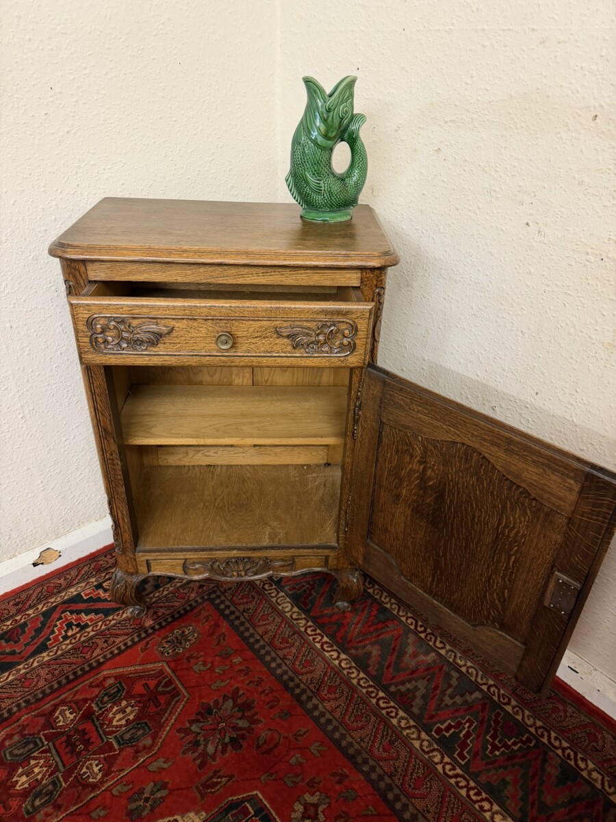 FRENCH CARVED OAK NEAT SIZED CUPBOARD CIRCA 1930 - Image 7