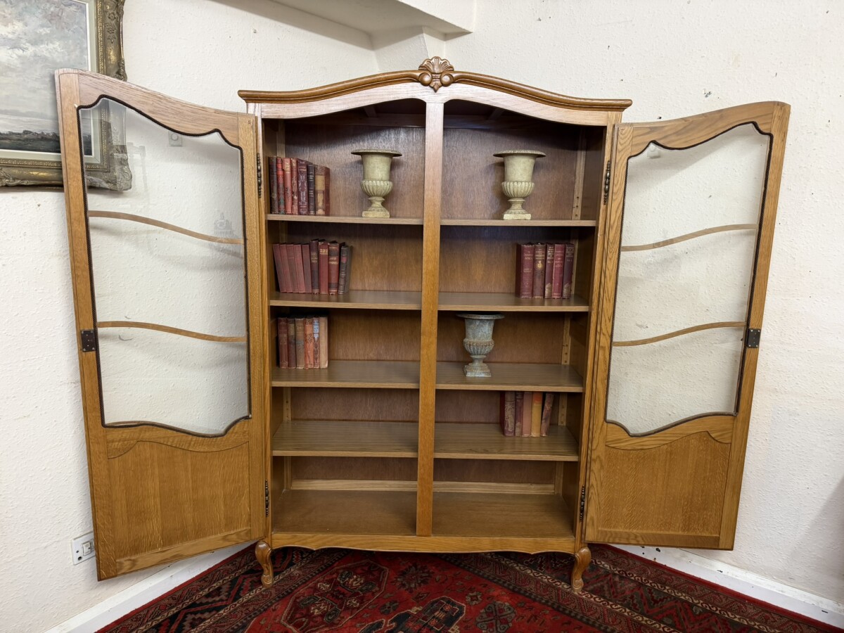 FRENCH GLAZED OAK TWO-DOOR BOOKCASE - Image 5