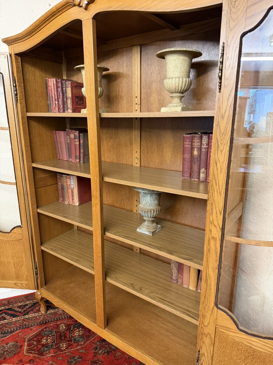 FRENCH GLAZED OAK TWO-DOOR BOOKCASE - Image 7
