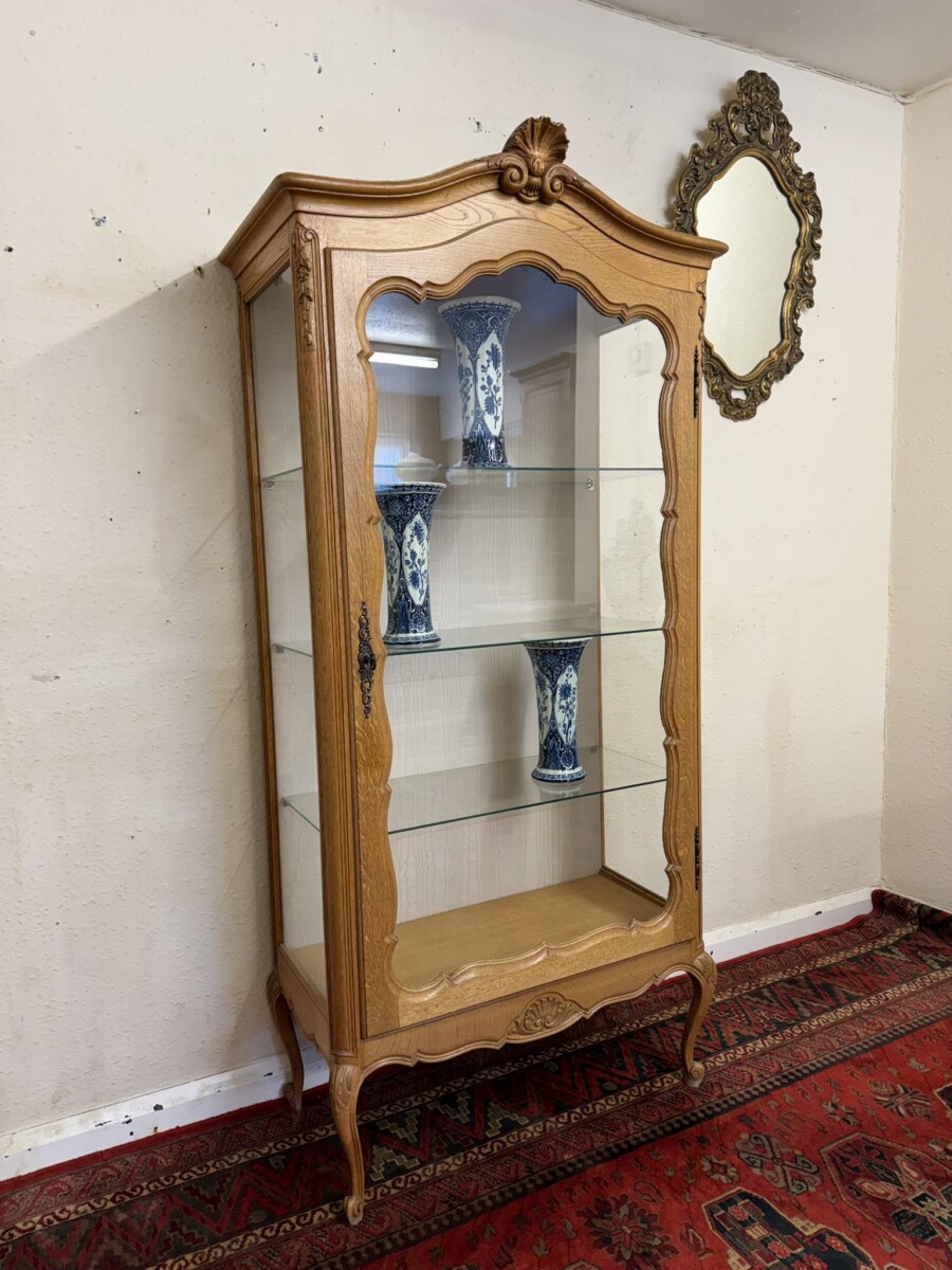 FRENCH CARVED OAK GLAZED VITRINE/CABINET - Image 2