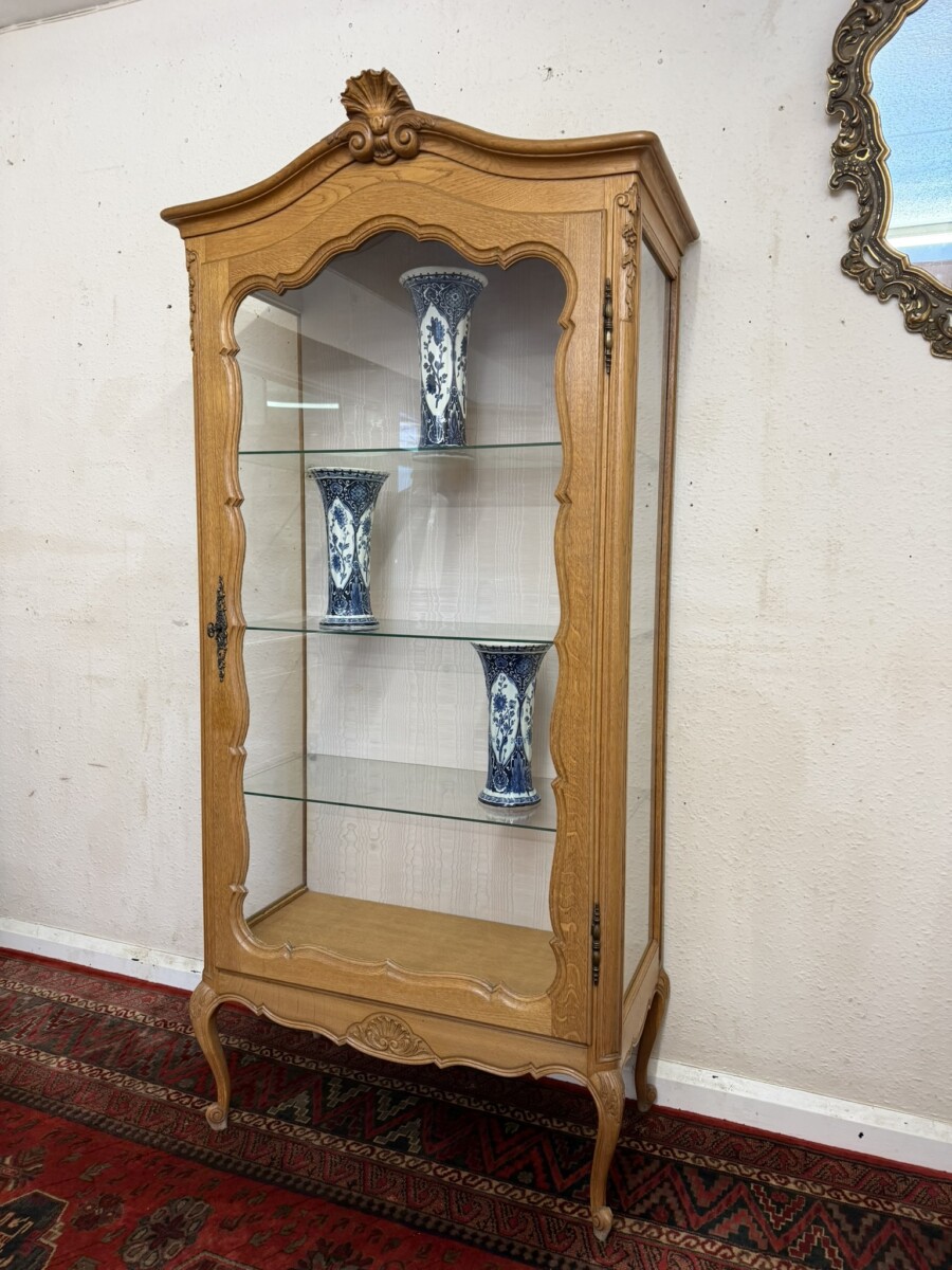 FRENCH CARVED OAK GLAZED VITRINE/CABINET - Image 3