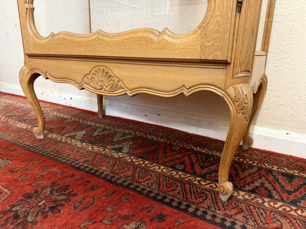 FRENCH CARVED OAK GLAZED VITRINE/CABINET - Image 5