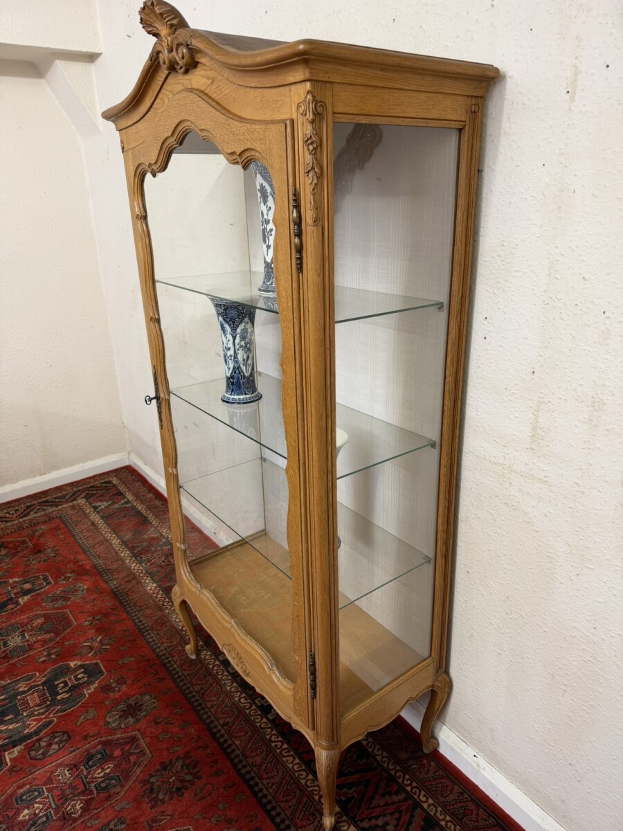 FRENCH CARVED OAK GLAZED VITRINE/CABINET - Image 7