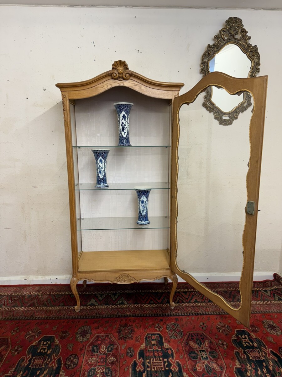 FRENCH CARVED OAK GLAZED VITRINE/CABINET - Image 8