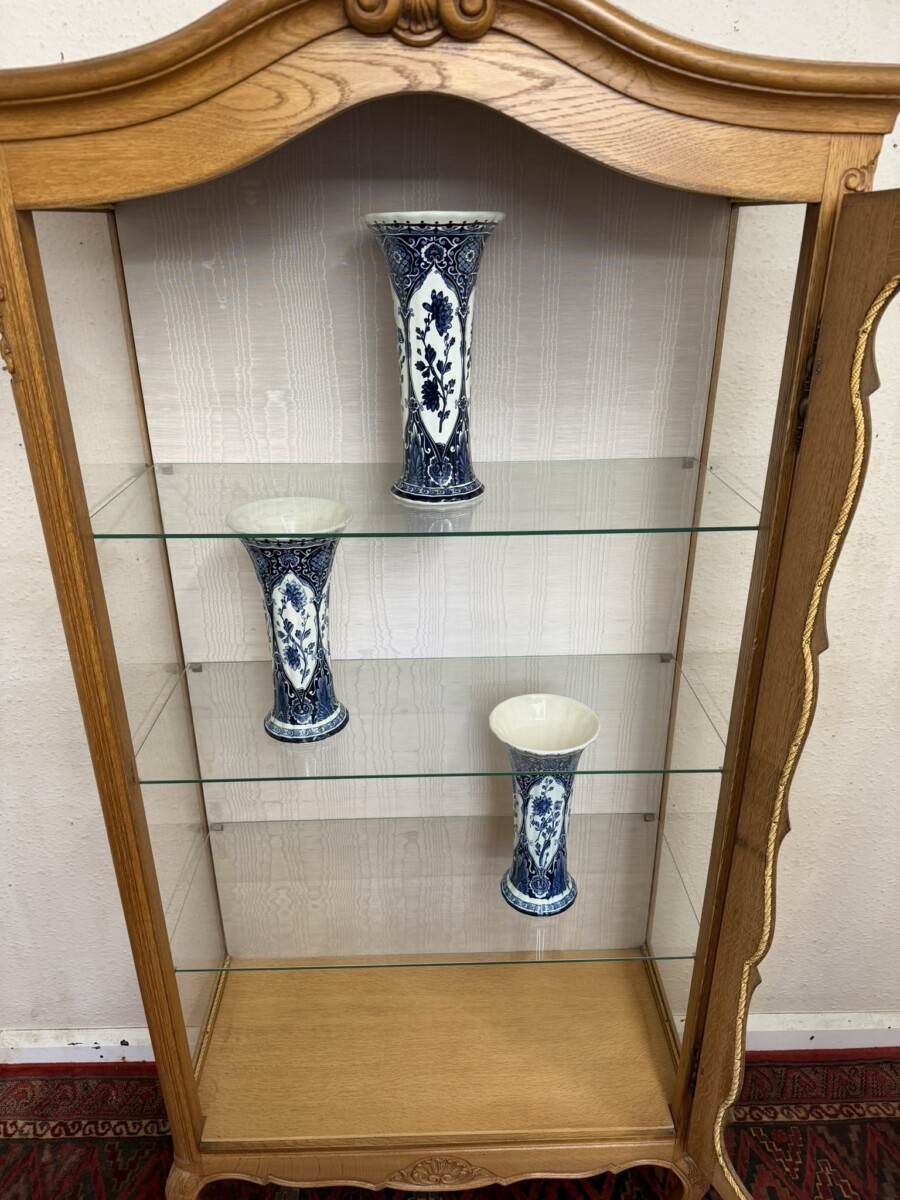 FRENCH CARVED OAK GLAZED VITRINE/CABINET - Image 9