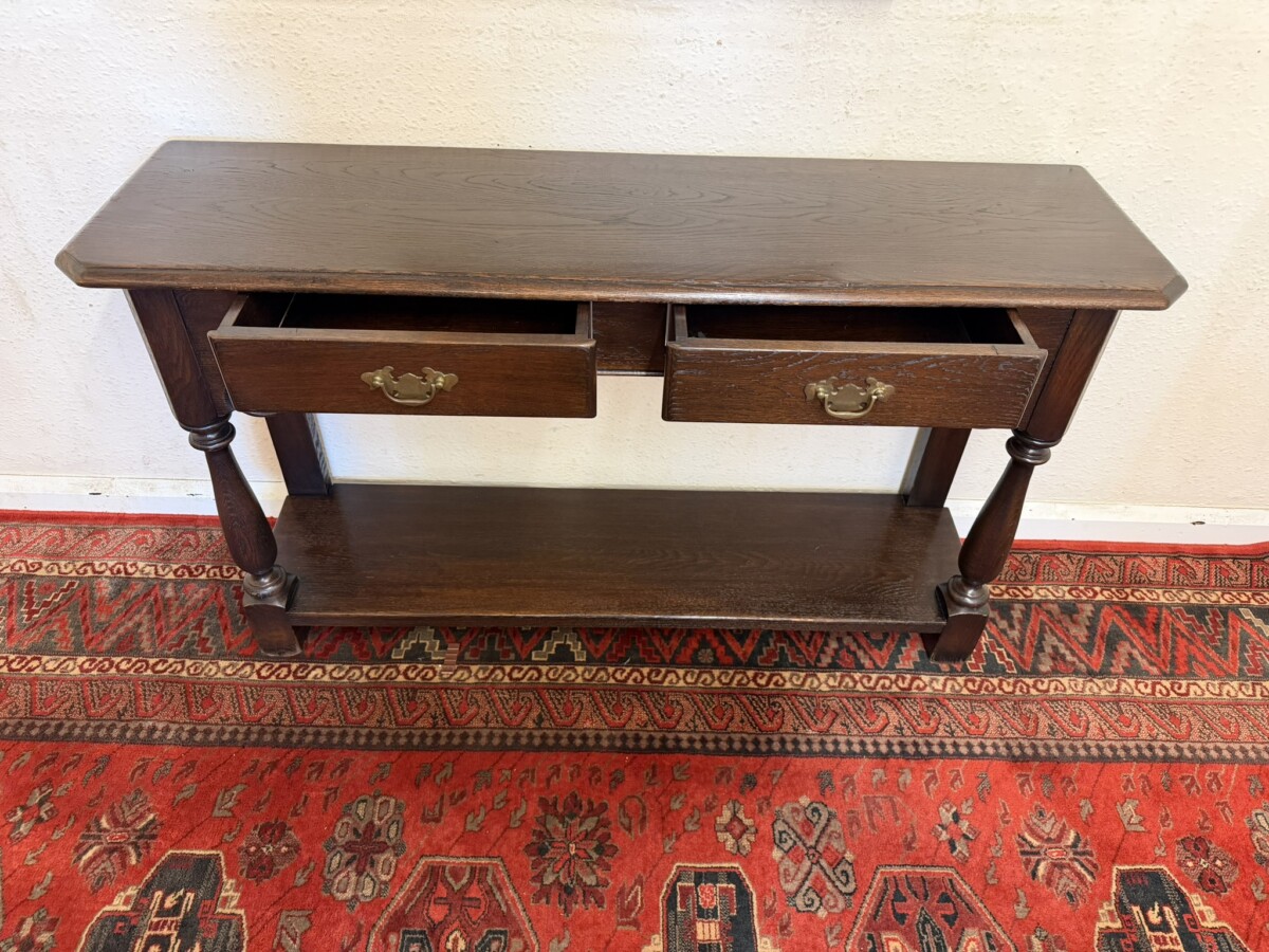 QUALITY OAK TWO DRAWER CONSOLE/DRESSER - Image 5