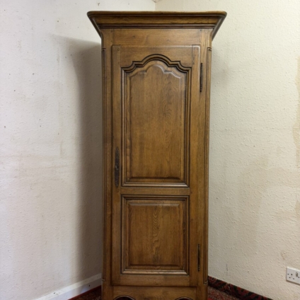 ANTIQUE FRENCH OAK SINGLE DOOR ARMOIRE/HALL ROBE/WARDROBE CIRCA 1920