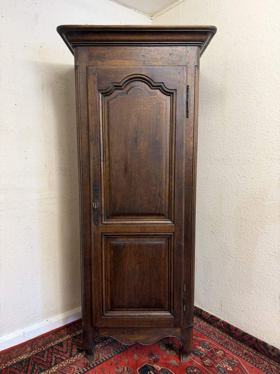 QUALITY FRENCH OAK NEAT SIZE ARMOIRE/WARDROBE/HALL ROBE CIRCA 1930
