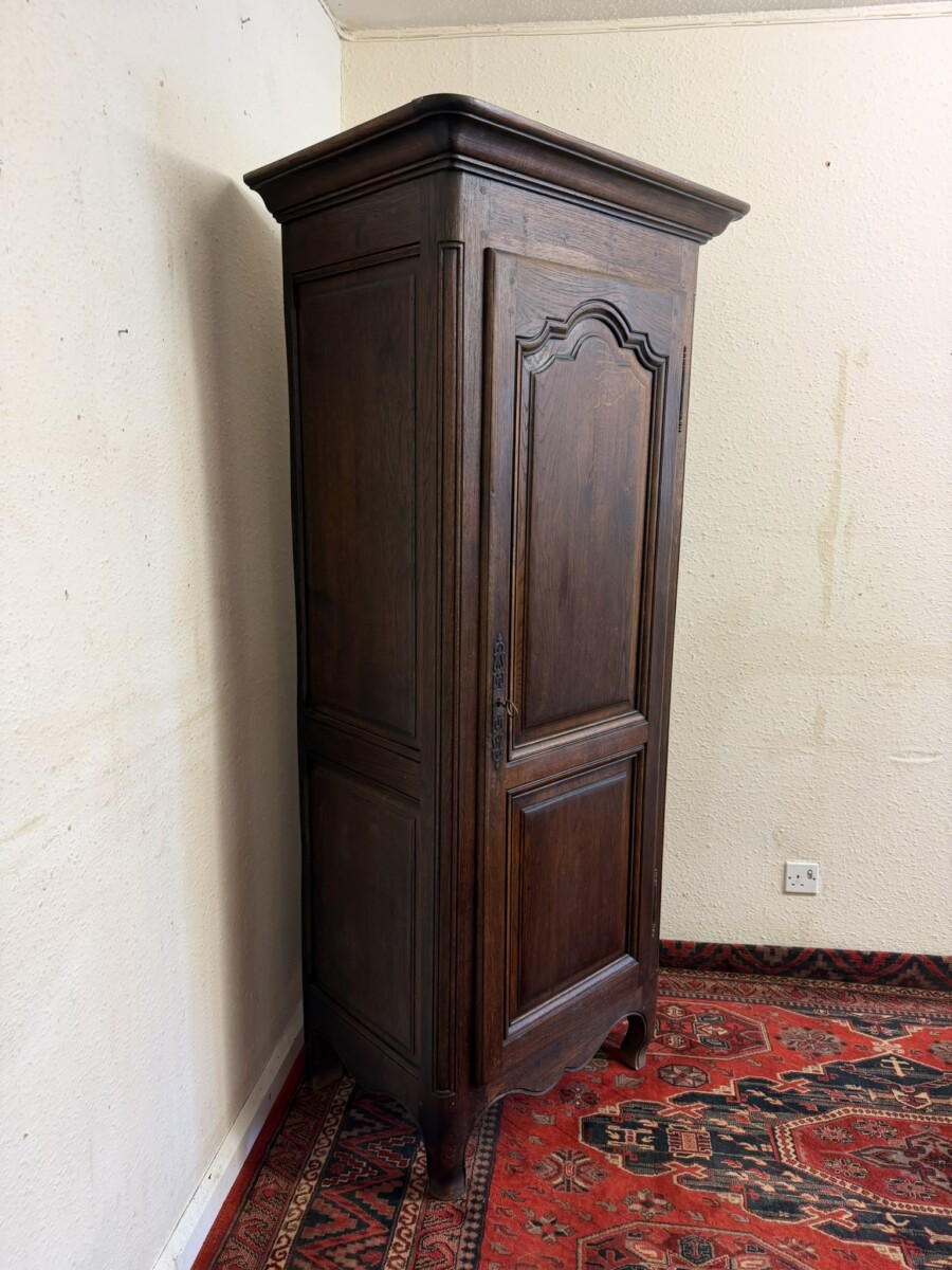 QUALITY FRENCH OAK NEAT SIZE ARMOIRE/WARDROBE/HALL ROBE CIRCA 1930 - Image 3