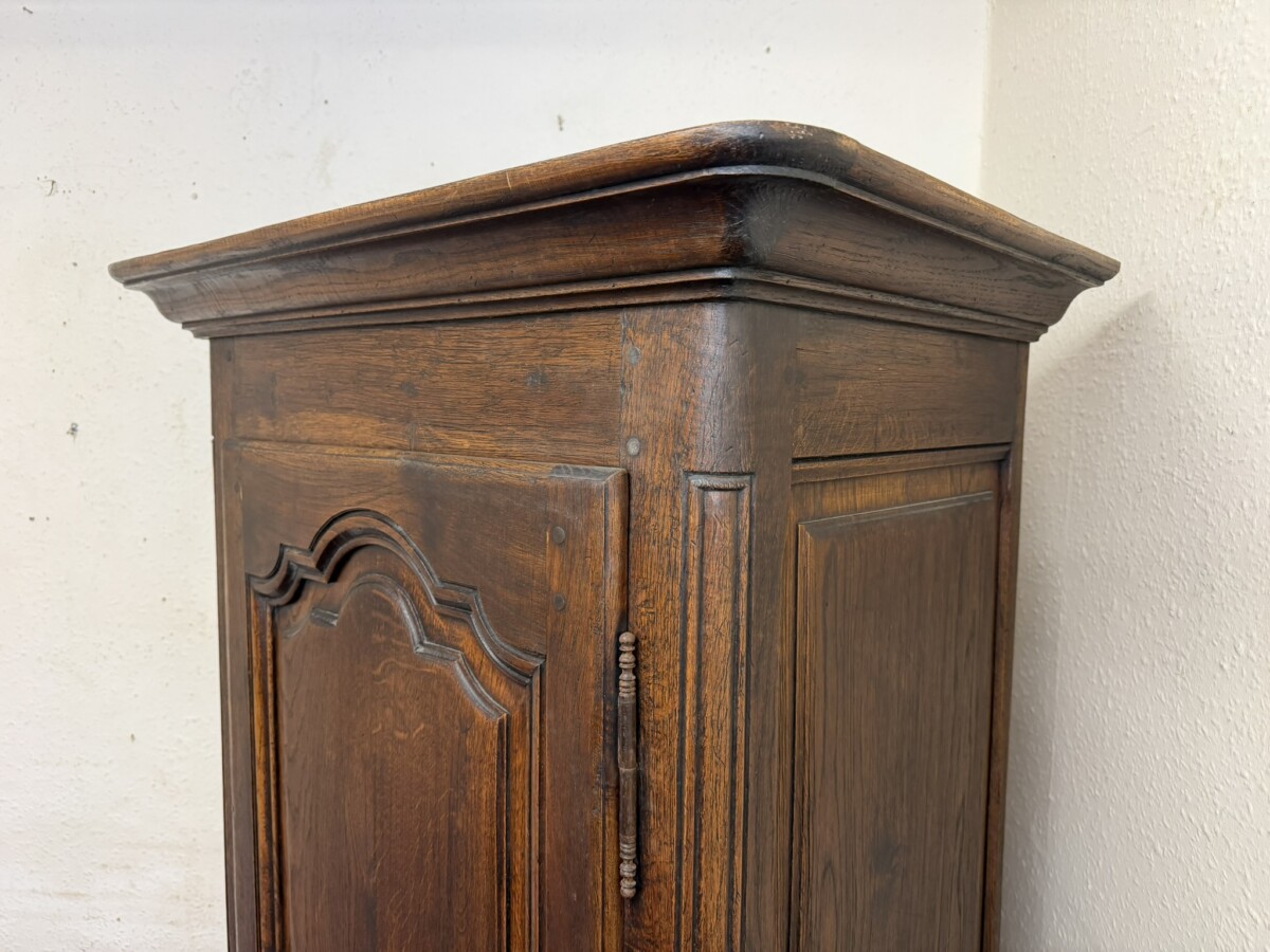 QUALITY FRENCH OAK NEAT SIZE ARMOIRE/WARDROBE/HALL ROBE CIRCA 1930 - Image 4
