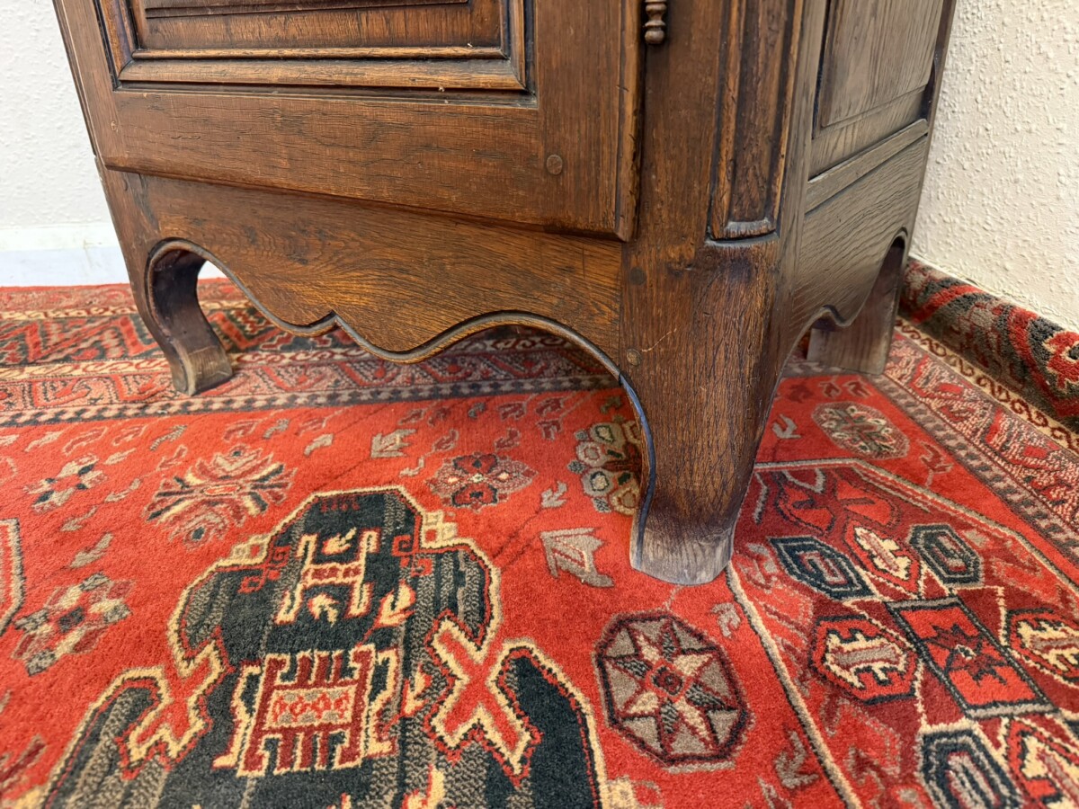 QUALITY FRENCH OAK NEAT SIZE ARMOIRE/WARDROBE/HALL ROBE CIRCA 1930 - Image 6