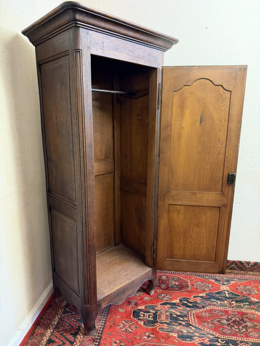 QUALITY FRENCH OAK NEAT SIZE ARMOIRE/WARDROBE/HALL ROBE CIRCA 1930 - Image 9