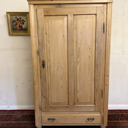ANTIQUE PINE SINGLE DOOR WARDROBE/ARMOIRE WITH DRAWER BELOW CIRCA 1900